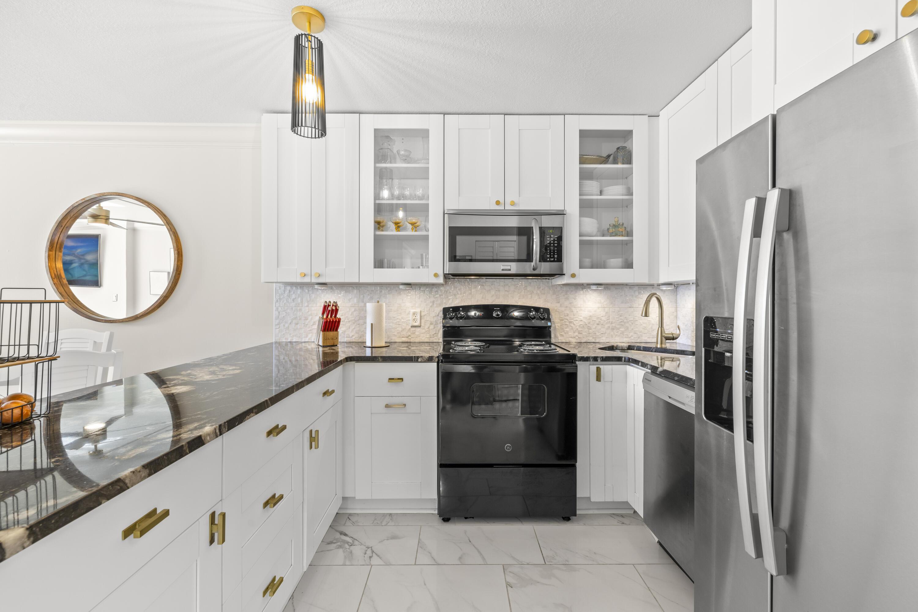 Image 4: Kitchen