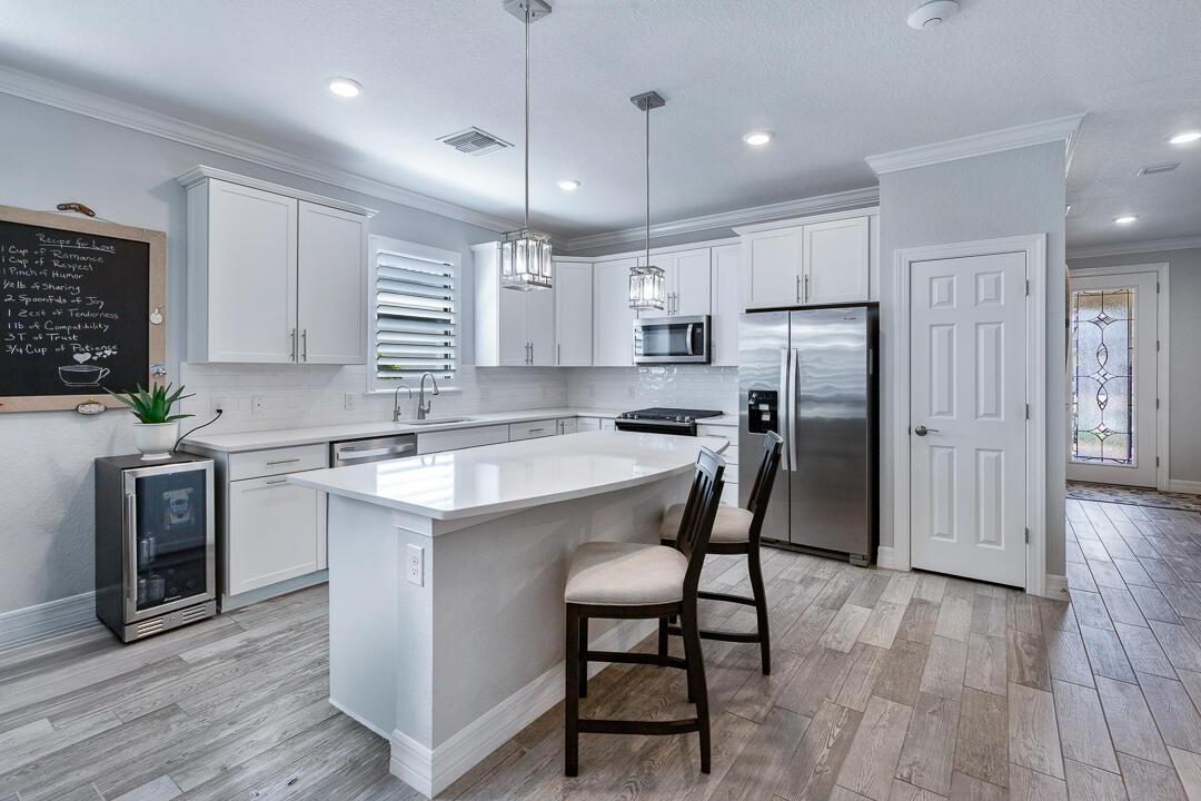 Image 2: 827 SE Villandry Way 2026-38