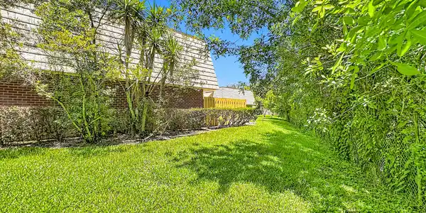 Image 2: Private back yard space and preserve behind townho