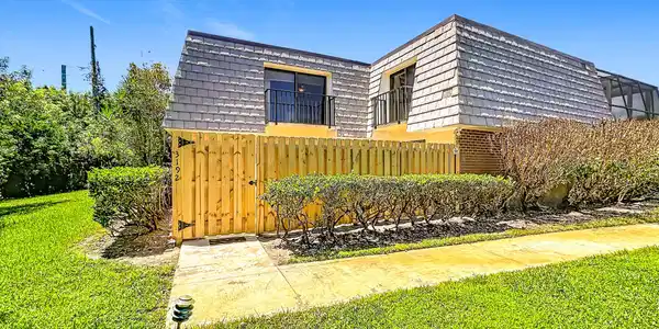 Image 3: Newly fenced patio