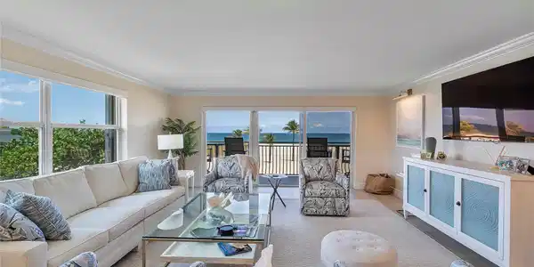 Image 4: Living room
