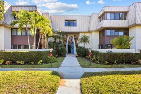 1800 SE Saint Lucie Boulevard