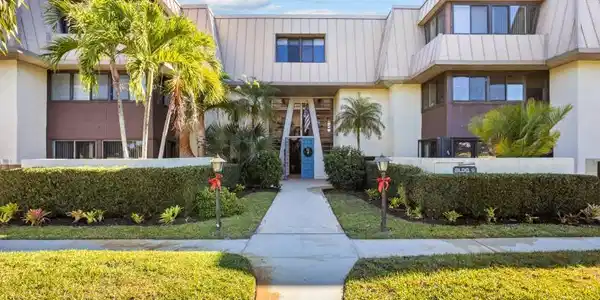 1800 SE Saint Lucie Boulevard