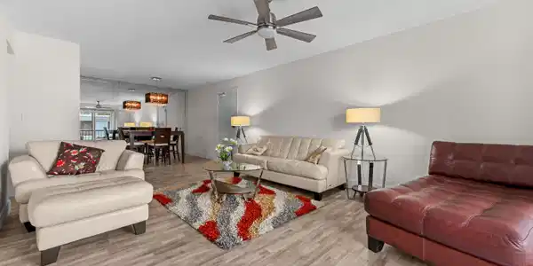 Image 3: 08 Living room 04