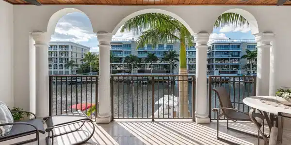 59 Isle Of Venice Dr