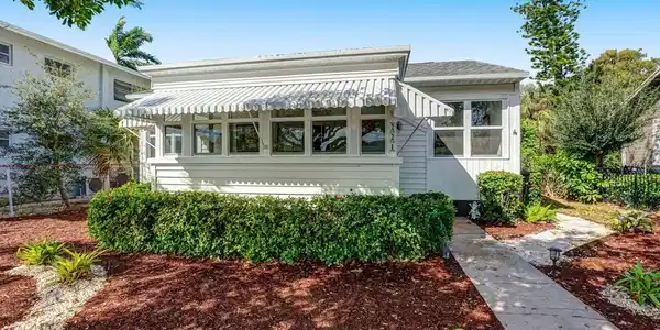 221 S Ocean Breeze