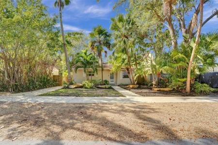 205 NE 17th Ave