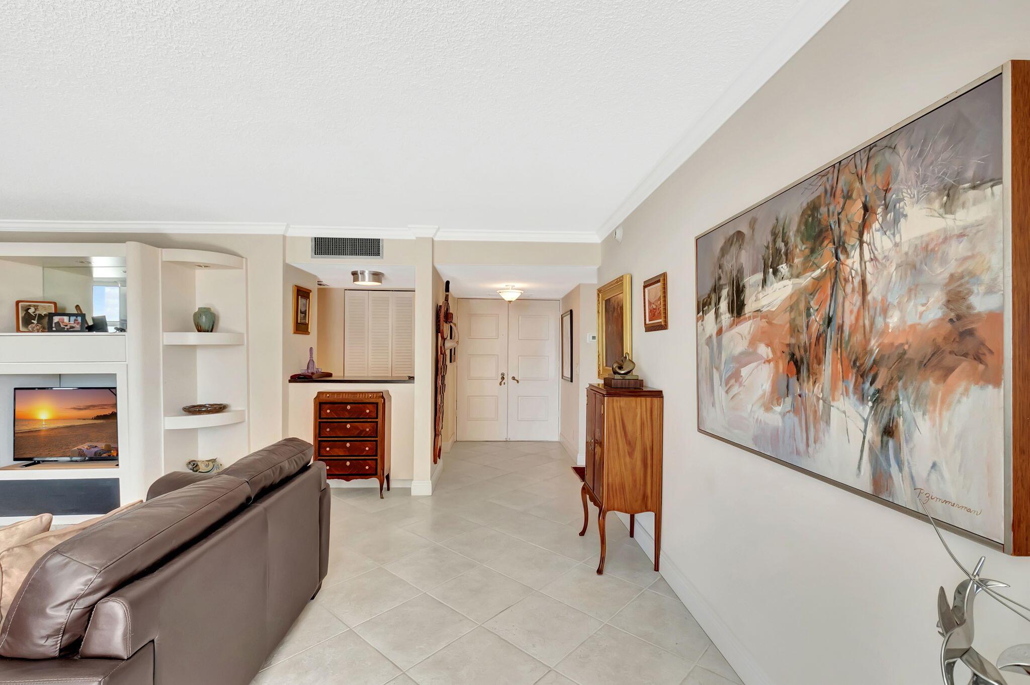 Image 4: Living rm looking back toward Foyer Entr