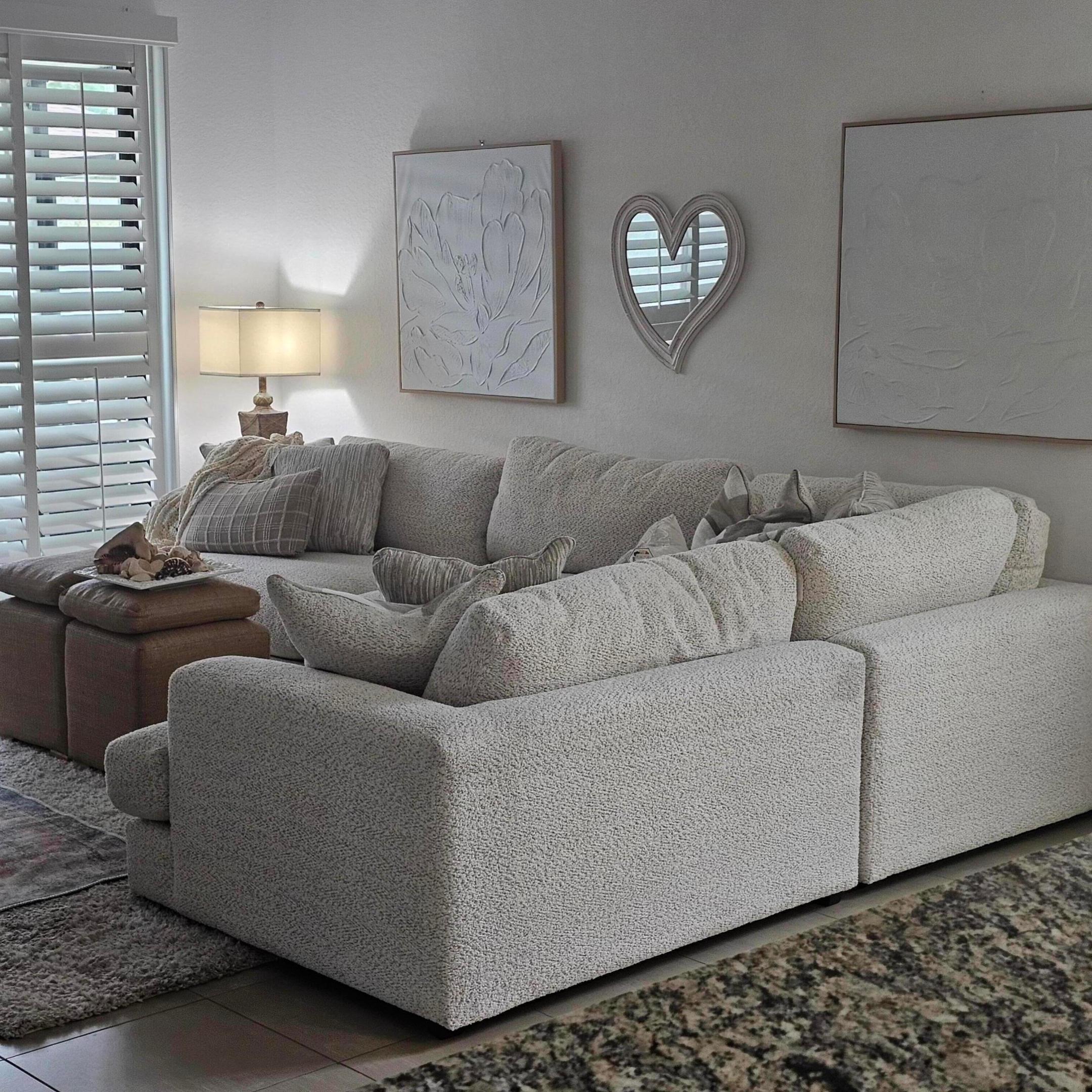 Image 3: Living room