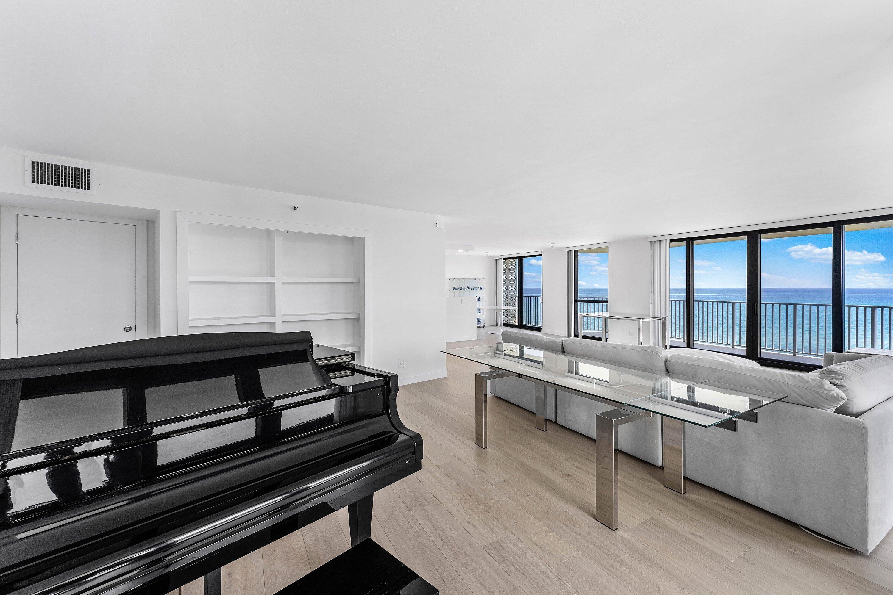 Image 2: 008 Great room (ocean facing)