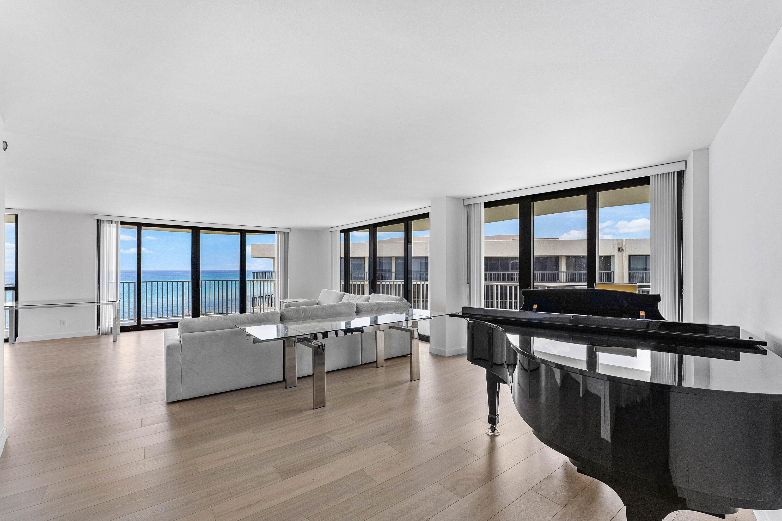 Image 4: 006 Great room (ocean facing)