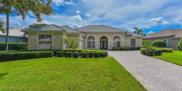 2010 SW Bradford Place