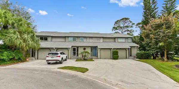 652 NE Wax Myrtle Way