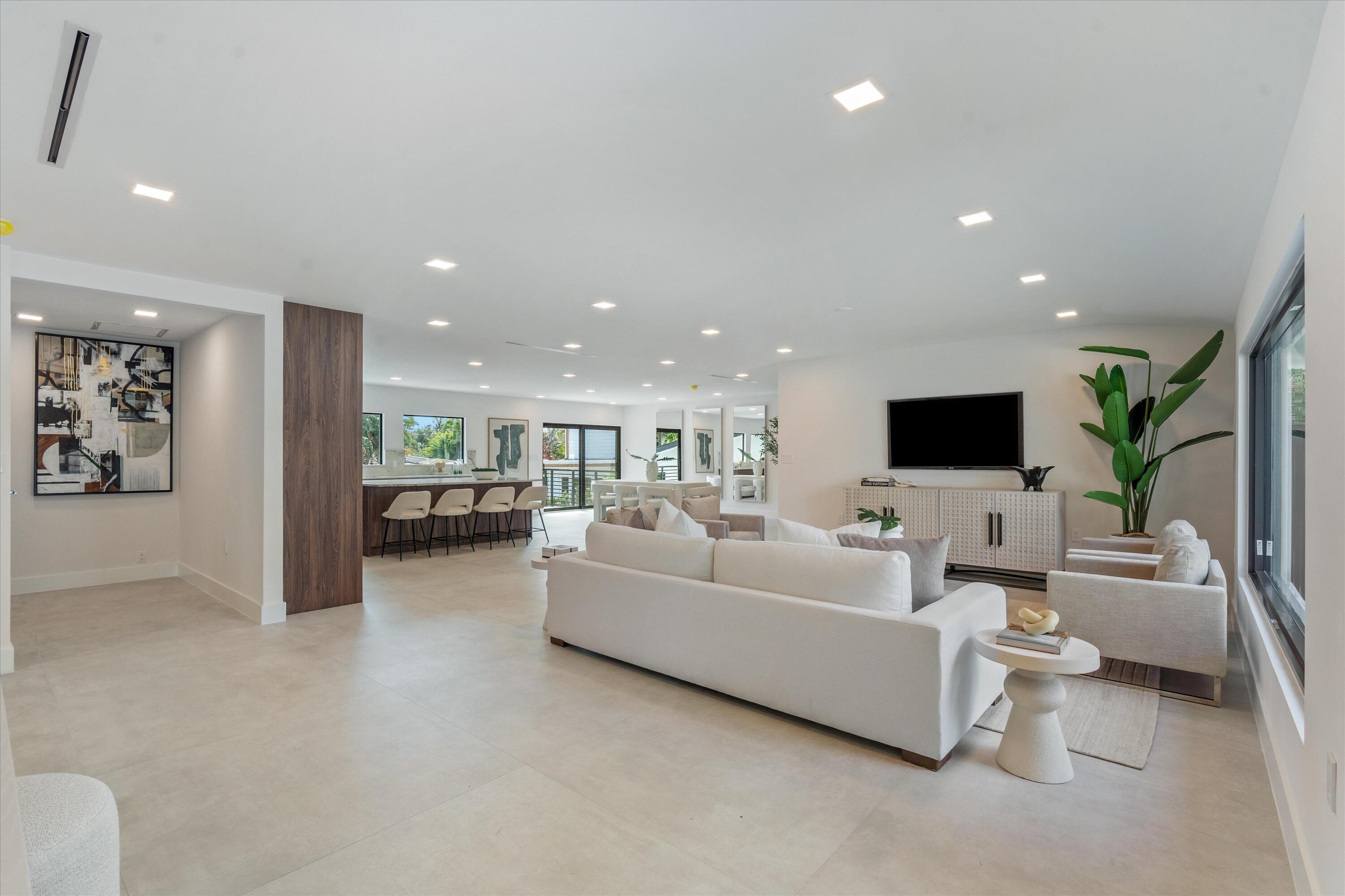 Image 2: Living Area