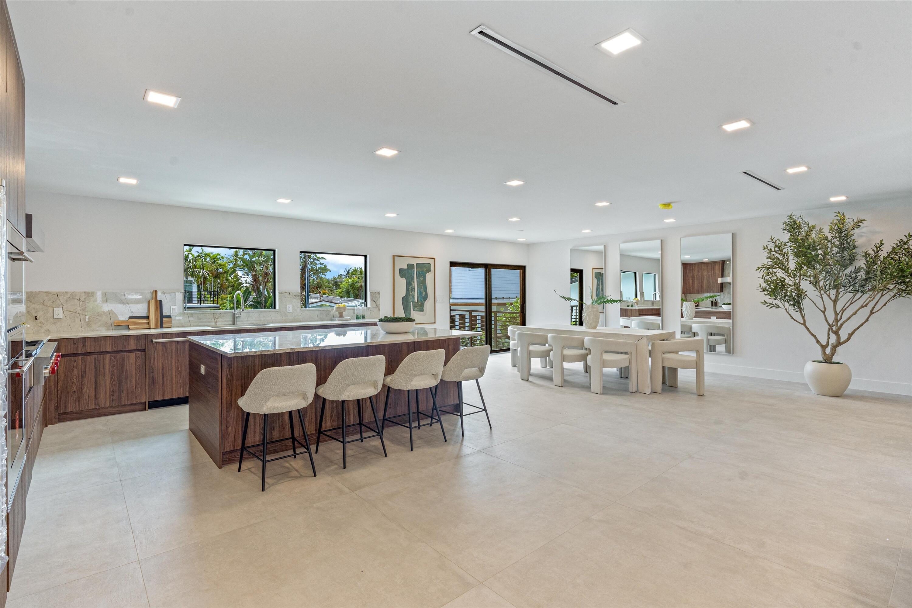 Image 4: Kitchen & Dining ARea