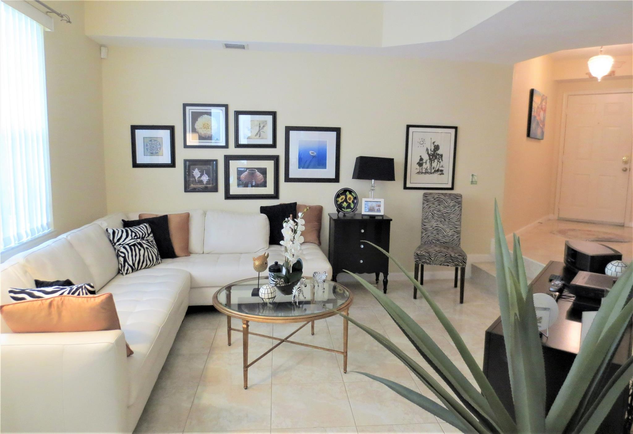 Image 3: Living Room
