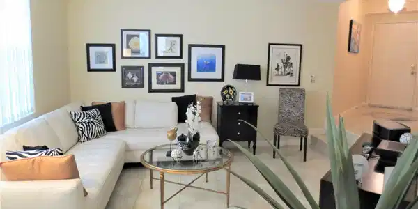 Image 3: Living Room