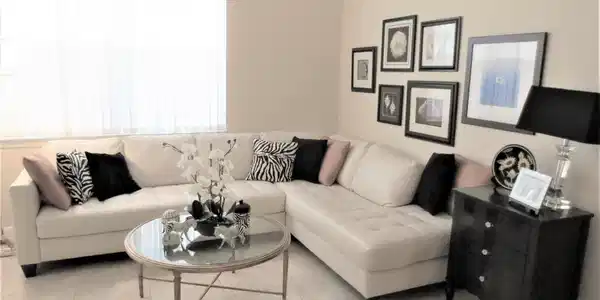 Image 4: Living Room