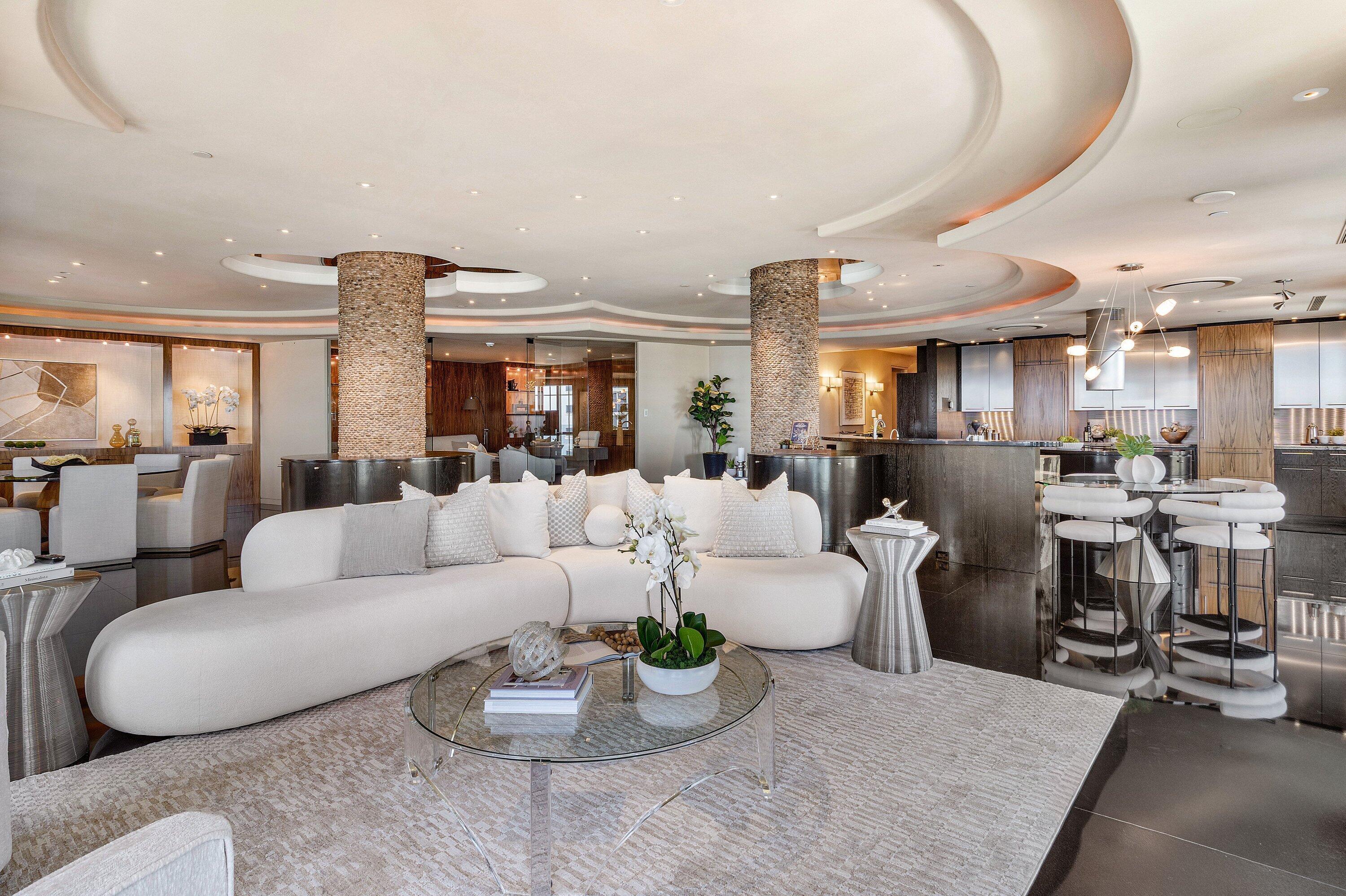 Image 3: Living Room