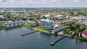 3040 Lake Shore Drive