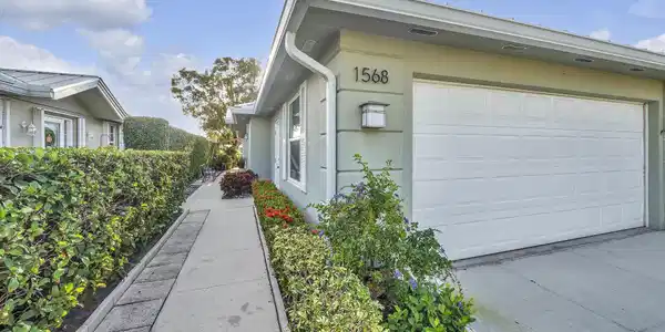 1568 SW Springfield Court