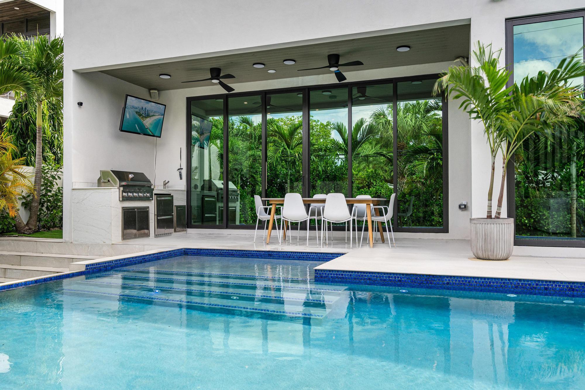 Image 2: Resort-style backyard with infinity pool, spa and