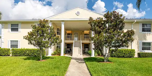 422 Grove Isle Circle Circle