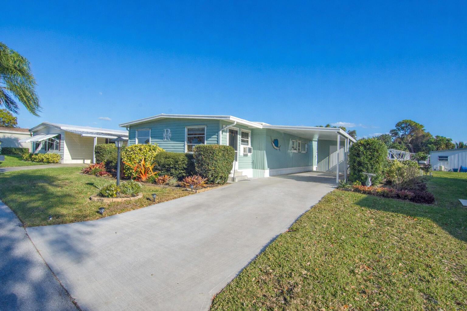 Image 3: Driveway-Carport