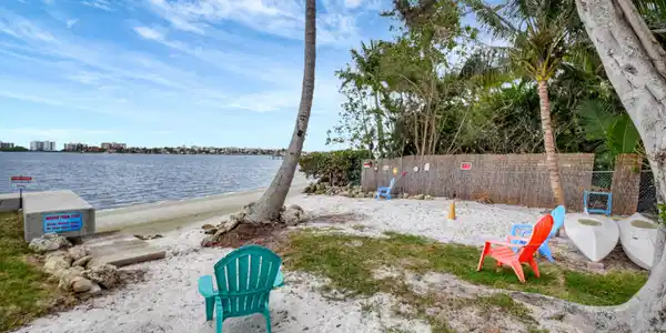 1516 S Lakeside Drive