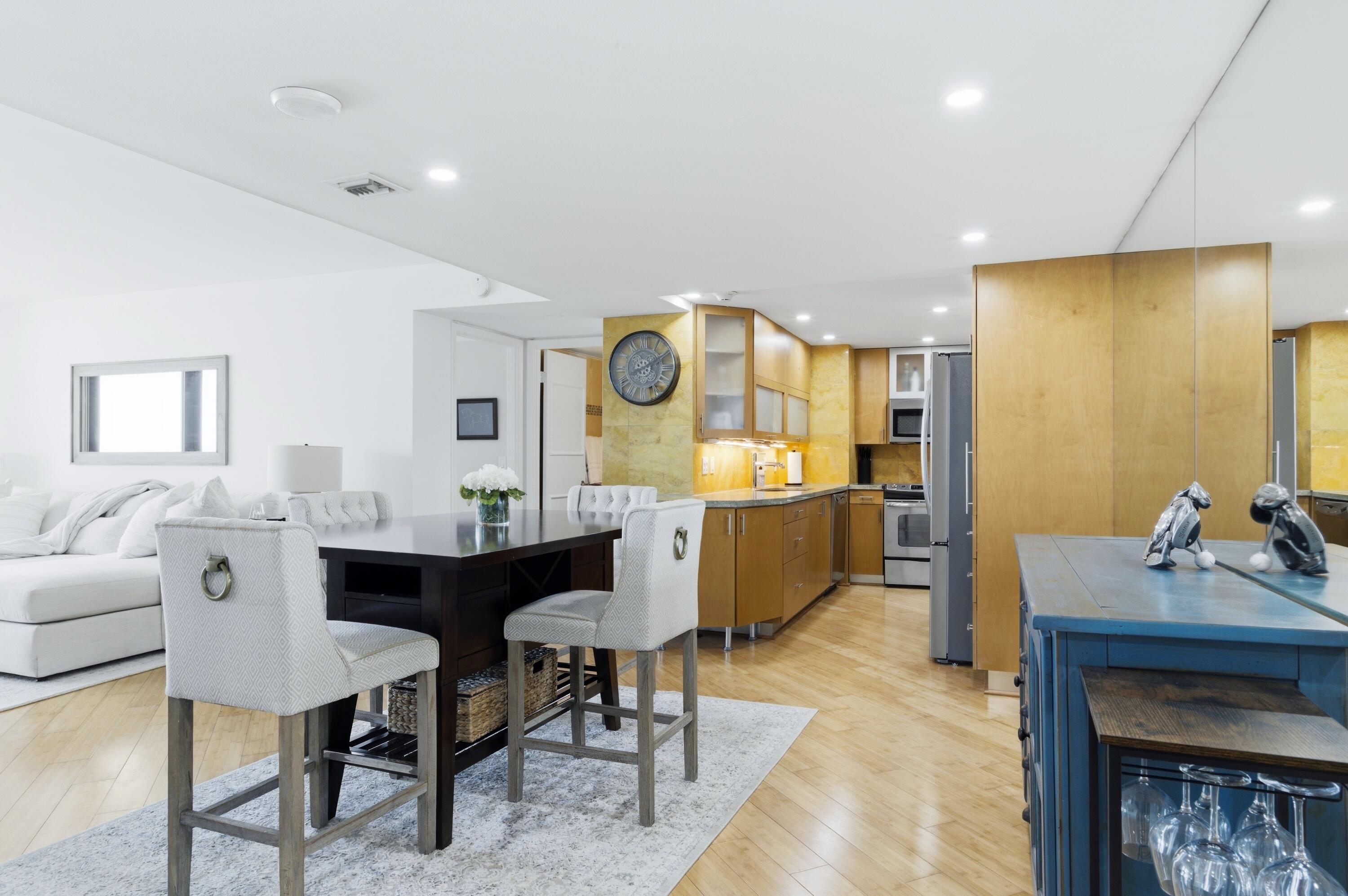 Image 3: Dining area & European Kitchen