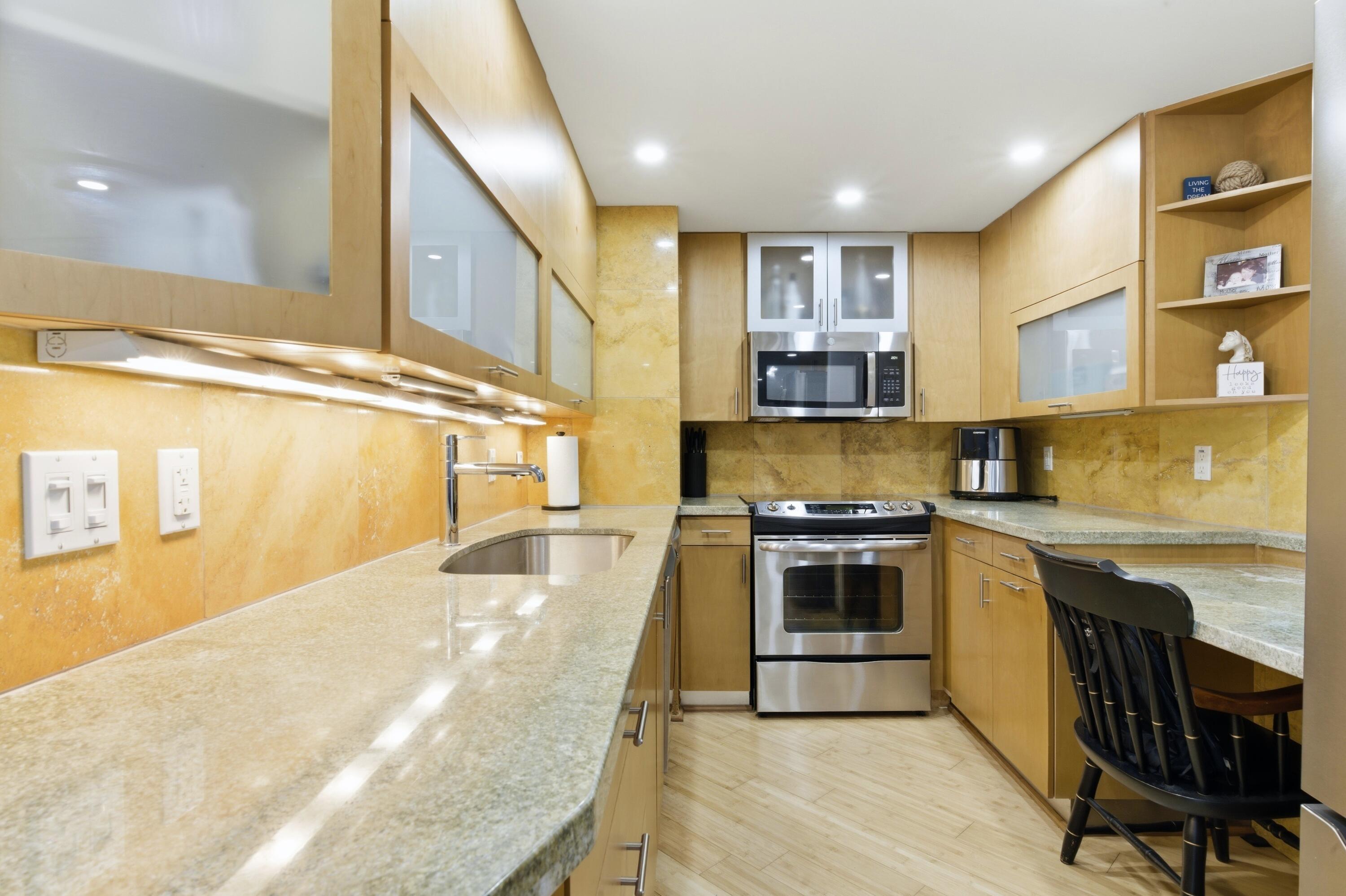 Image 4: Stainless appliances & granite