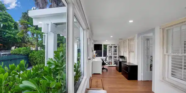 Image 4: Sunroom Entryway