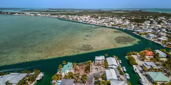 Image 3: Lagoon Drive_1oakstudiosdrone_04.outline
