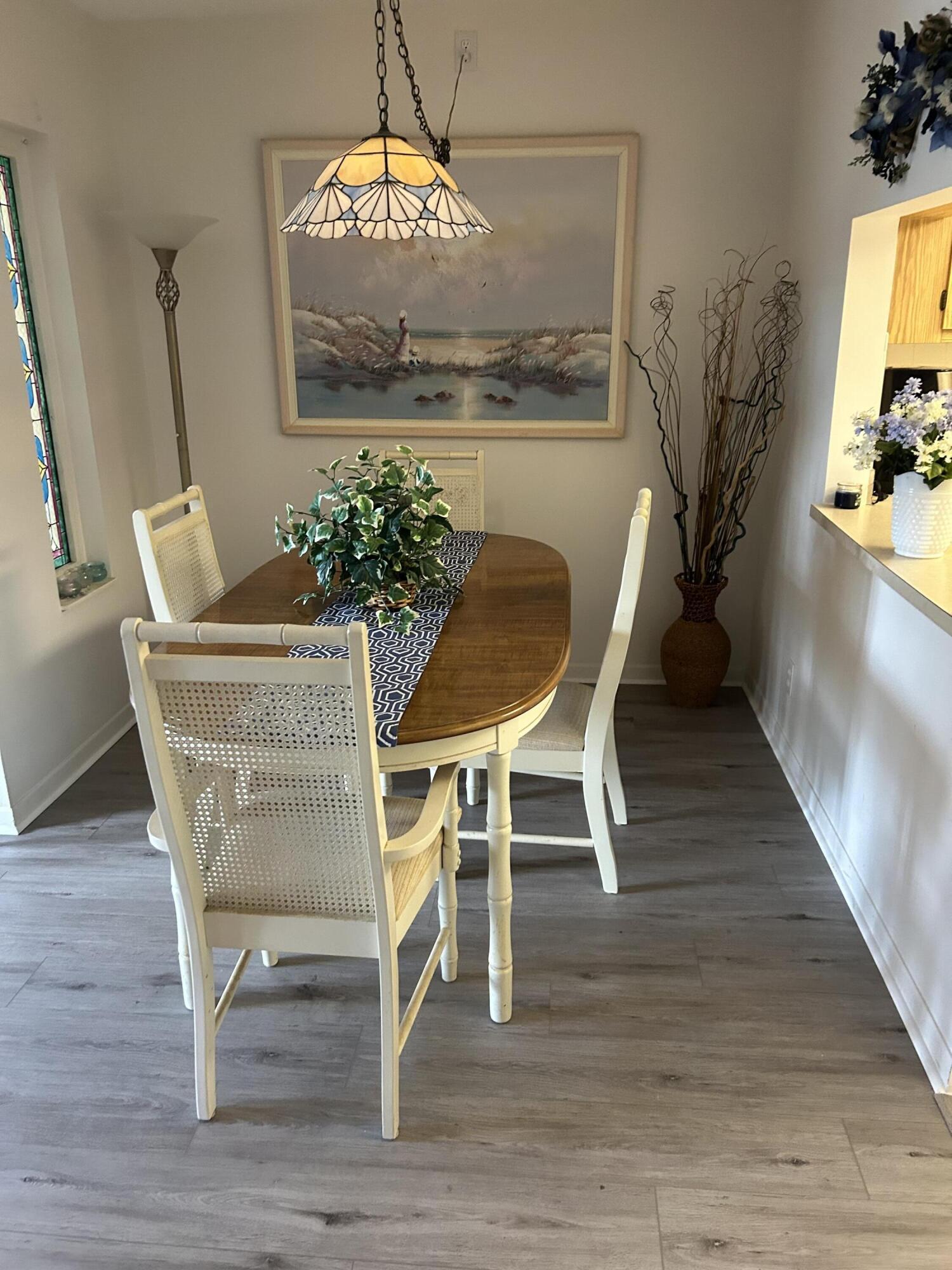 Image 3: Dining Area/Pass through from Kitchen