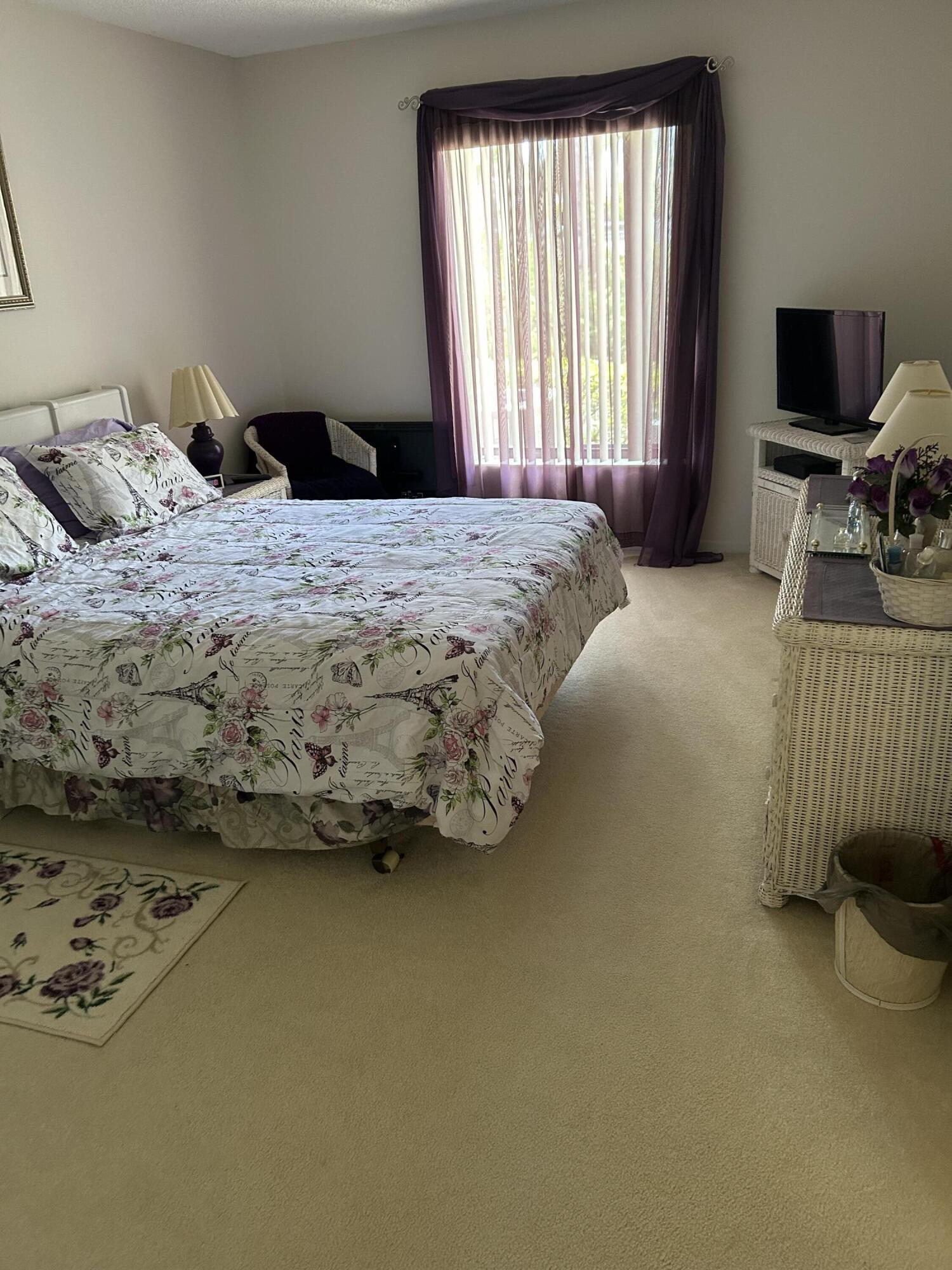 Image 4: Large Master Bedroom