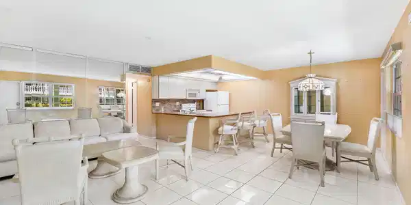 Image 4: 1-web-or-mls-DSC07641