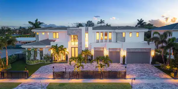 474 NE 10th Street