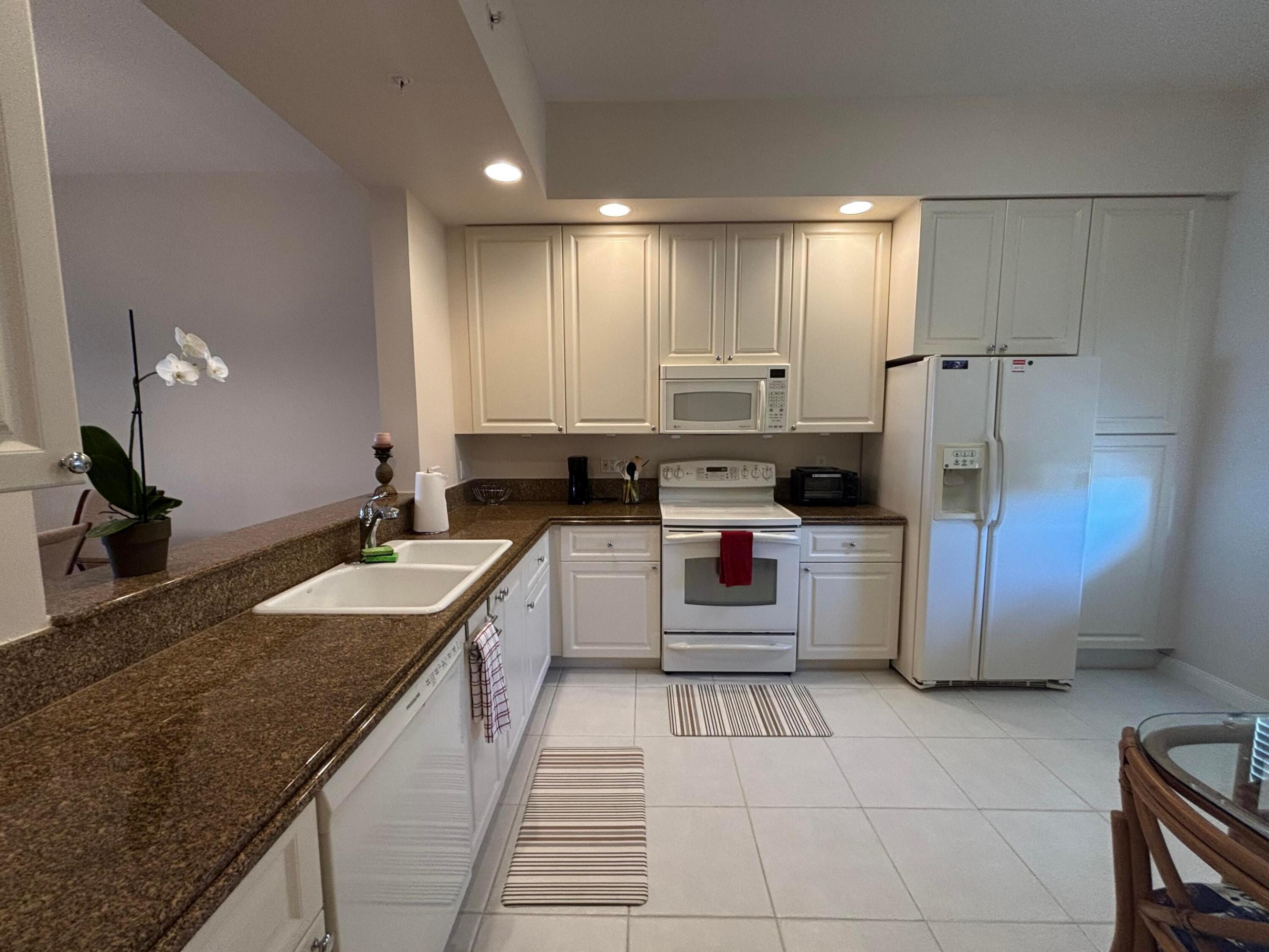 Image 3: Kitchen