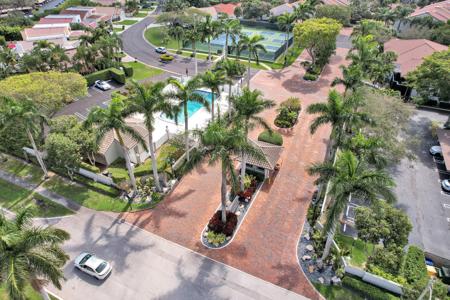 95 Pelican Pointe Dr