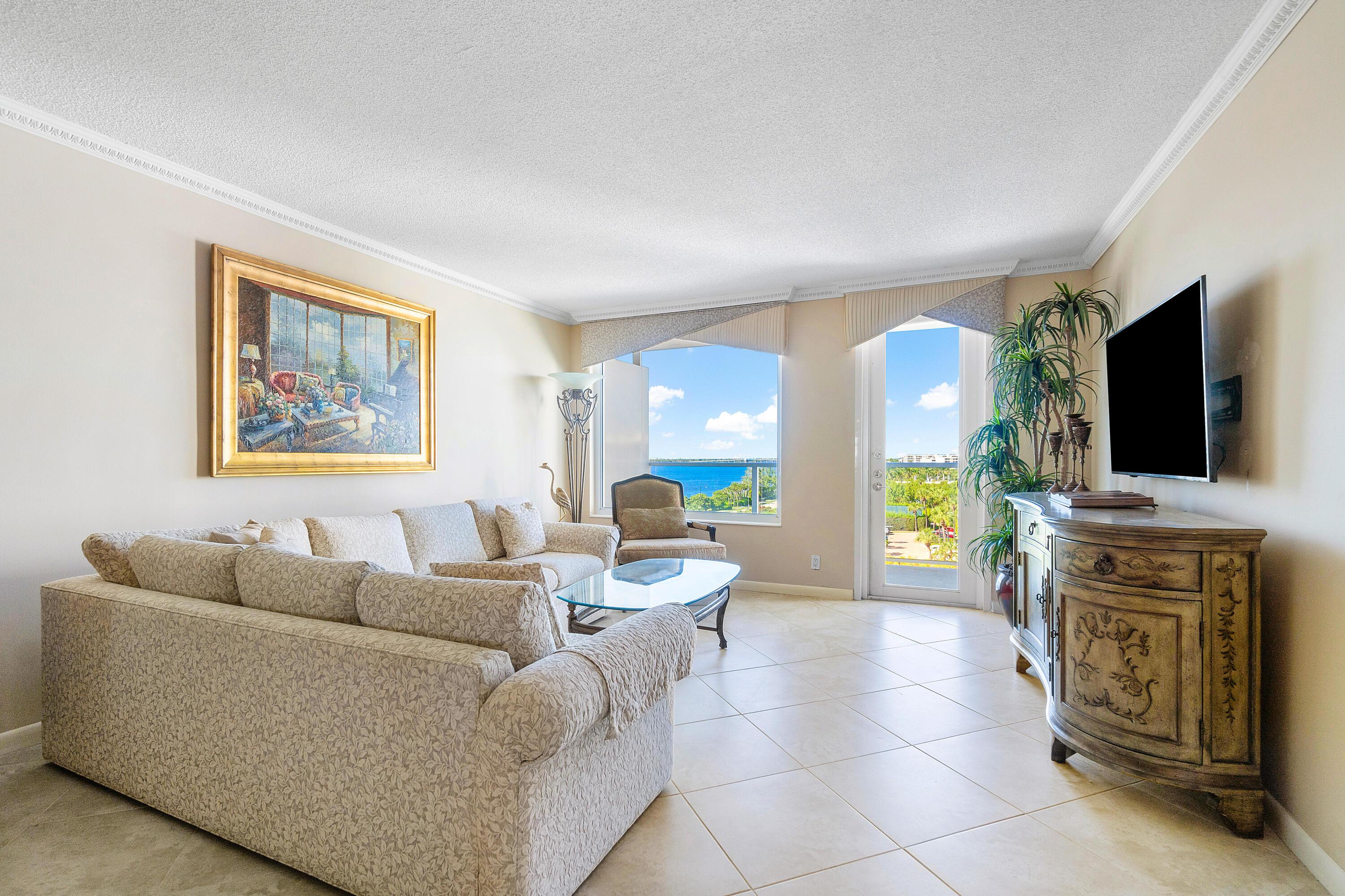 Image 1: Beautiful Intracoastal Views