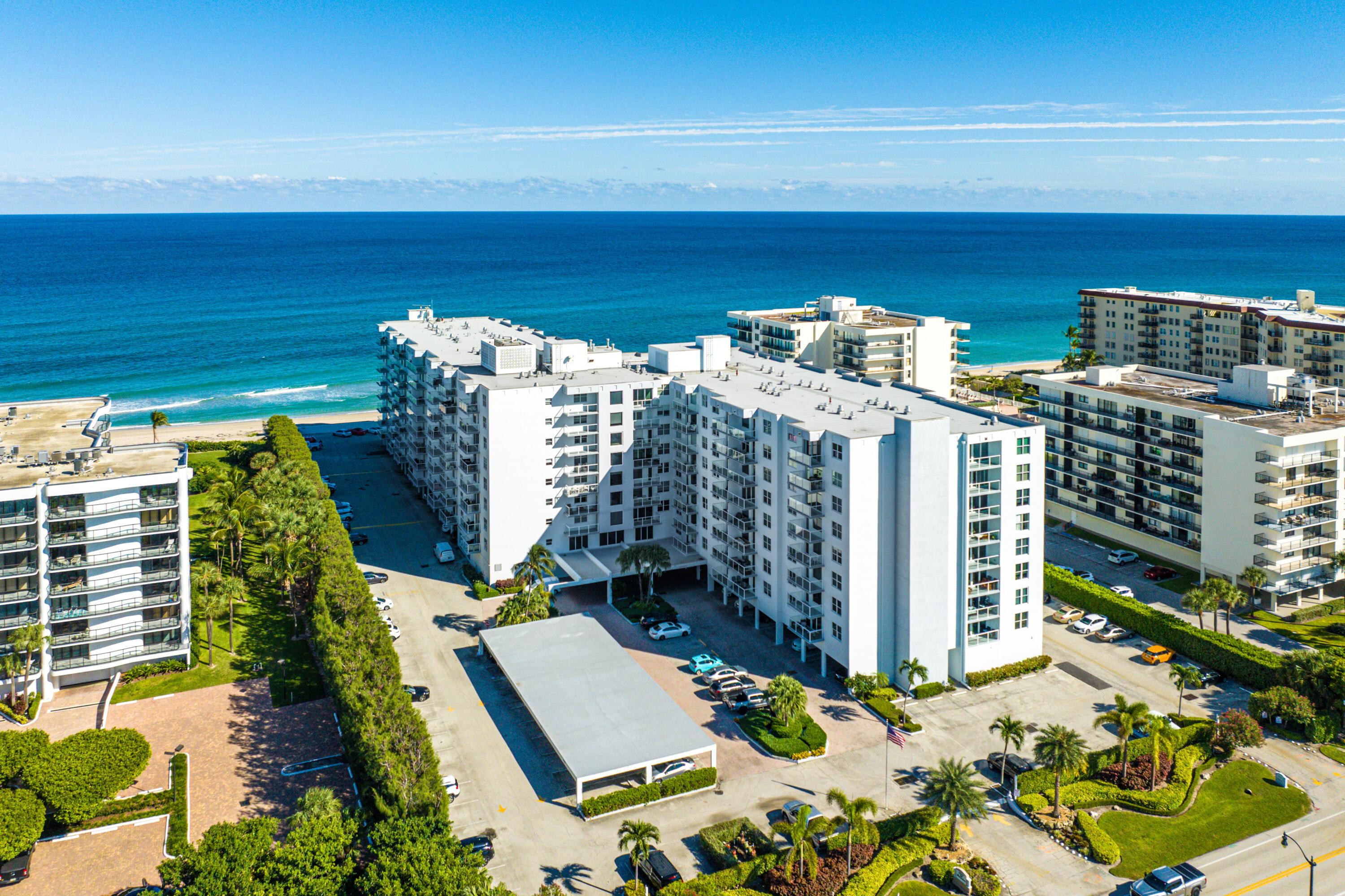 Image 3: Sits on Oceanside