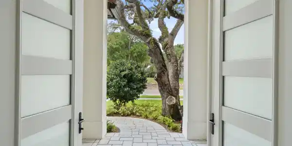 Image 2: Entry