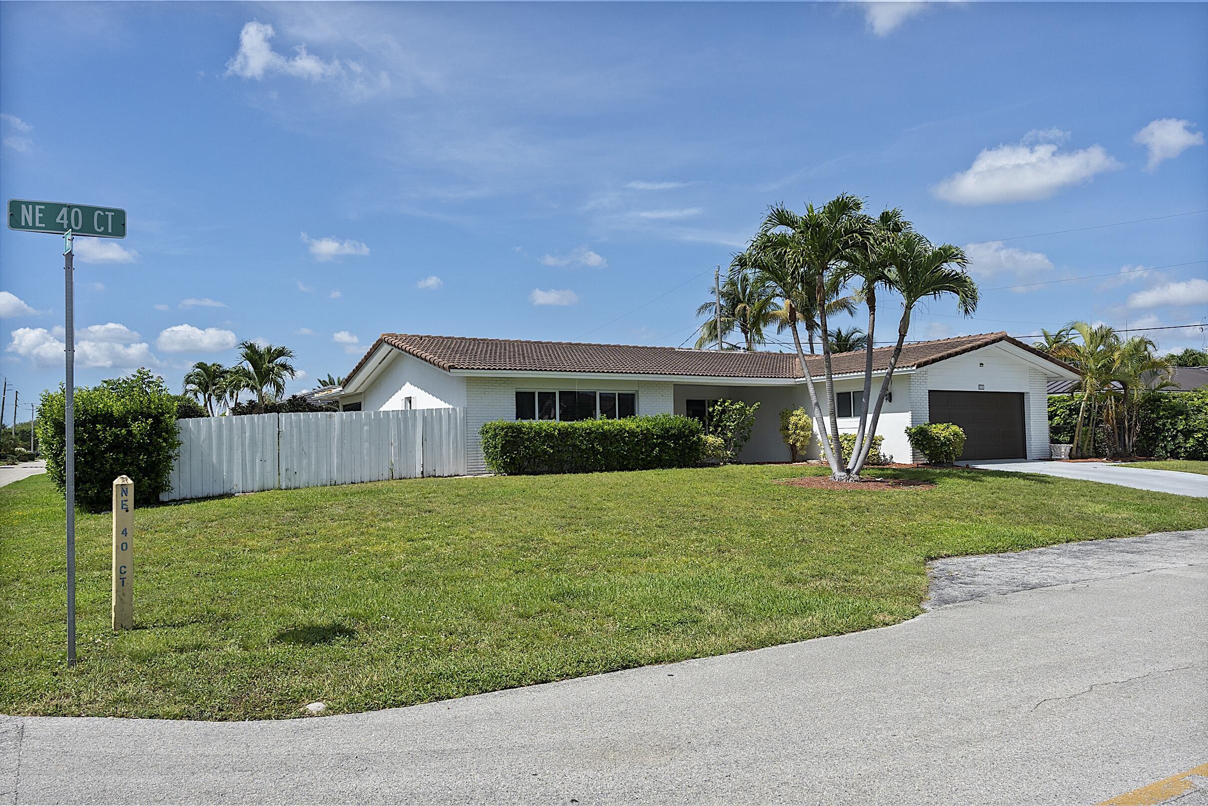 Image 4: 2910 NE 40th Ct - - 003