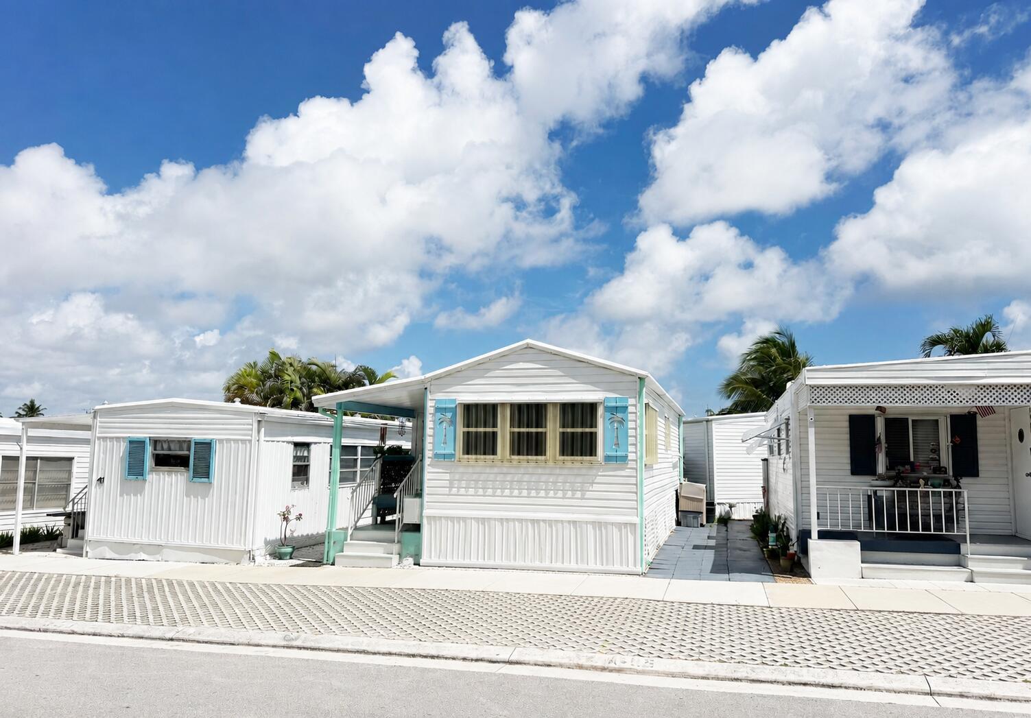 Image 2: 6 Briny Breezes Boulevard