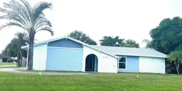2498 SE Pinero Road