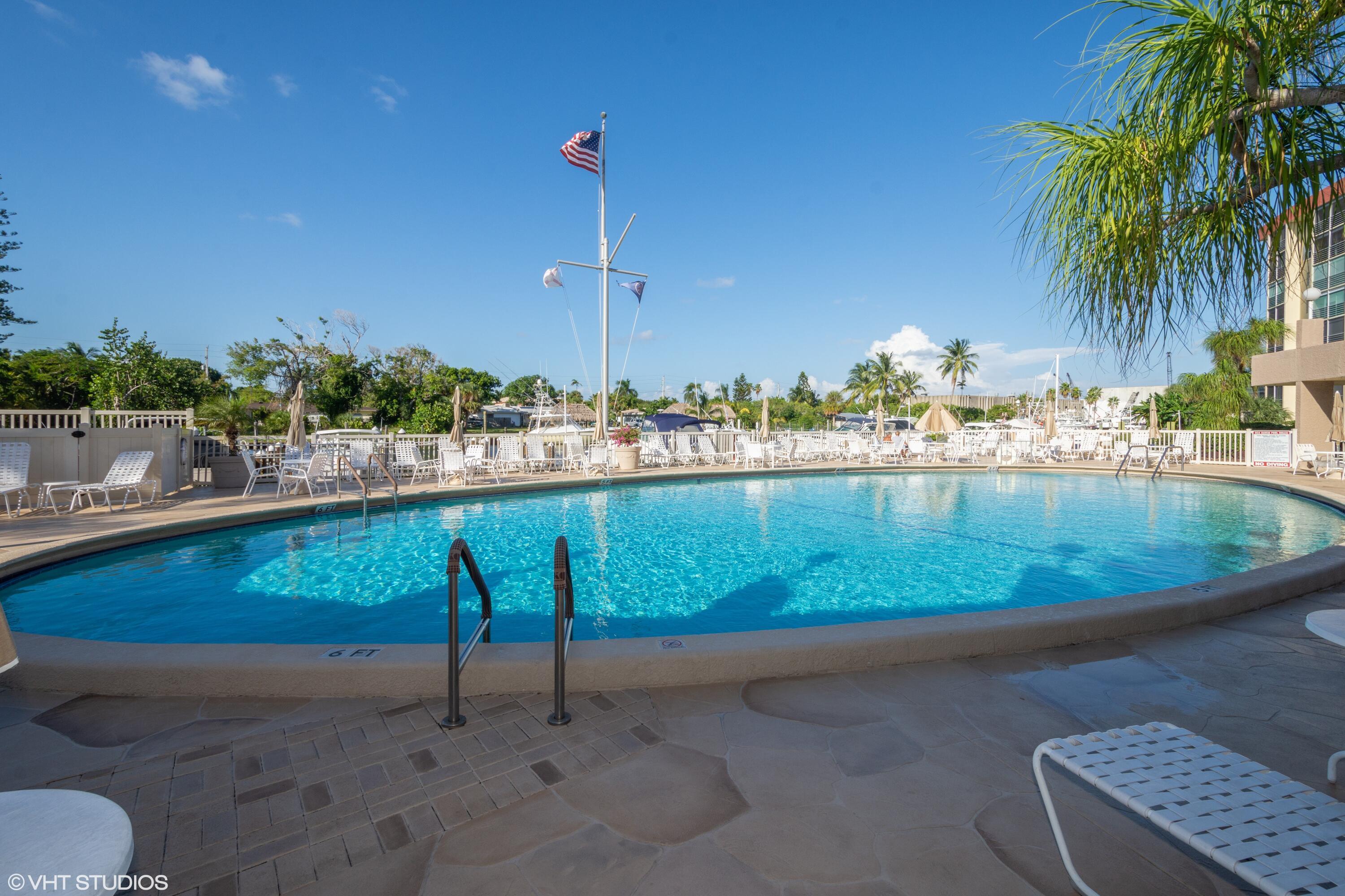 Image 3: Pool
