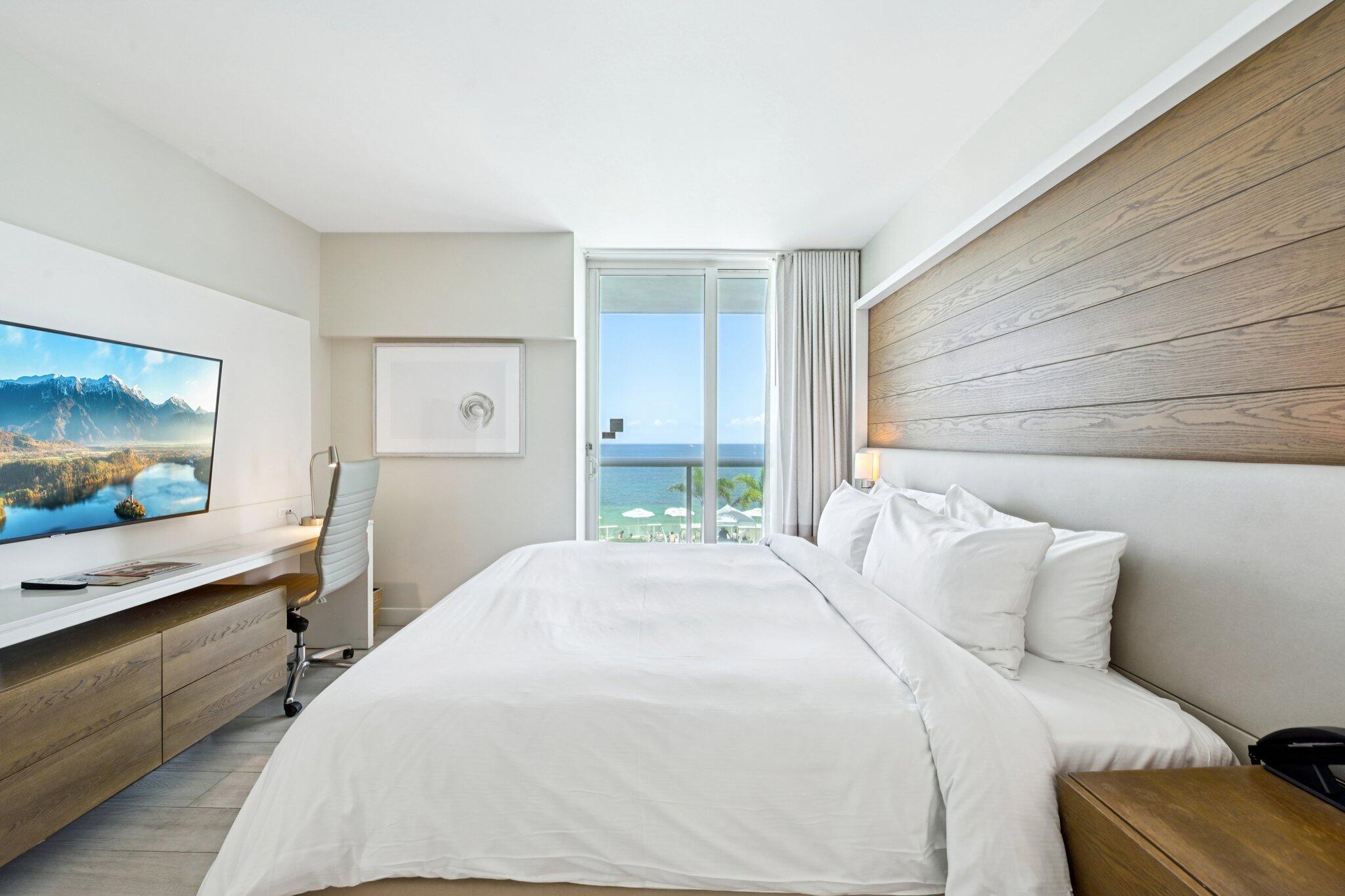 Image 4: King Bed with a view