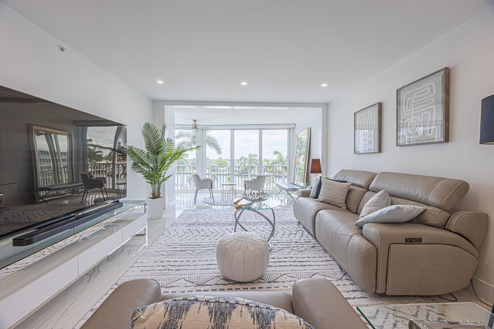 Image 2: 3224 S Ocean #612B (Living Rm4)