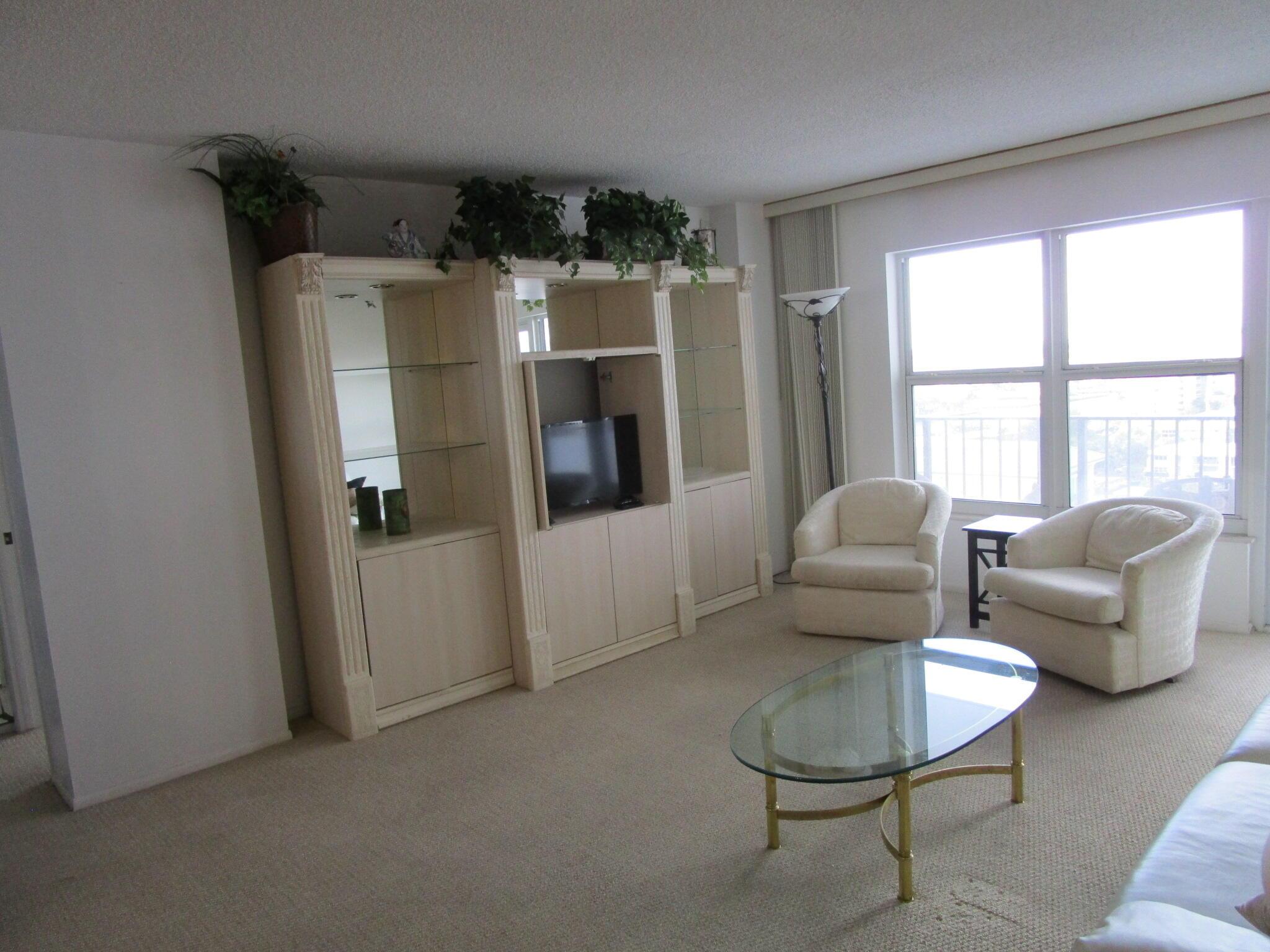 Image 3: Entertenment center
