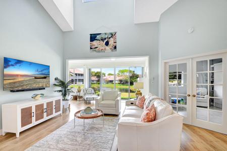225 N Lakeshore Drive